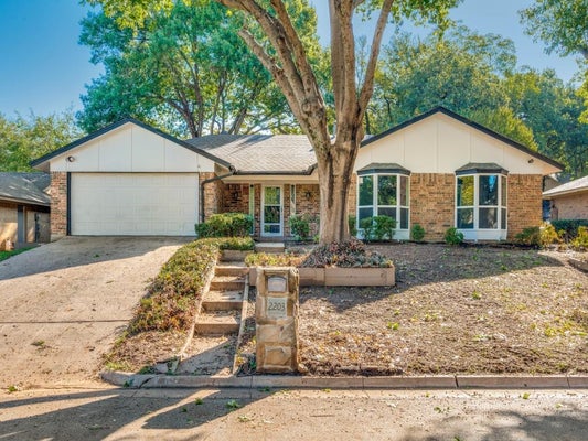2203 VALLEYDALE DR, ARLINGTON, TX 76013 - Image fcb0f979778b0edddd2e1a1b8f46a930/1388257212