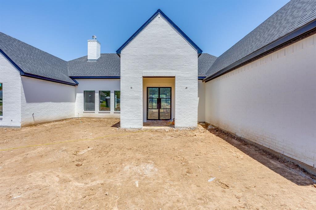 129 Lakeside Drive