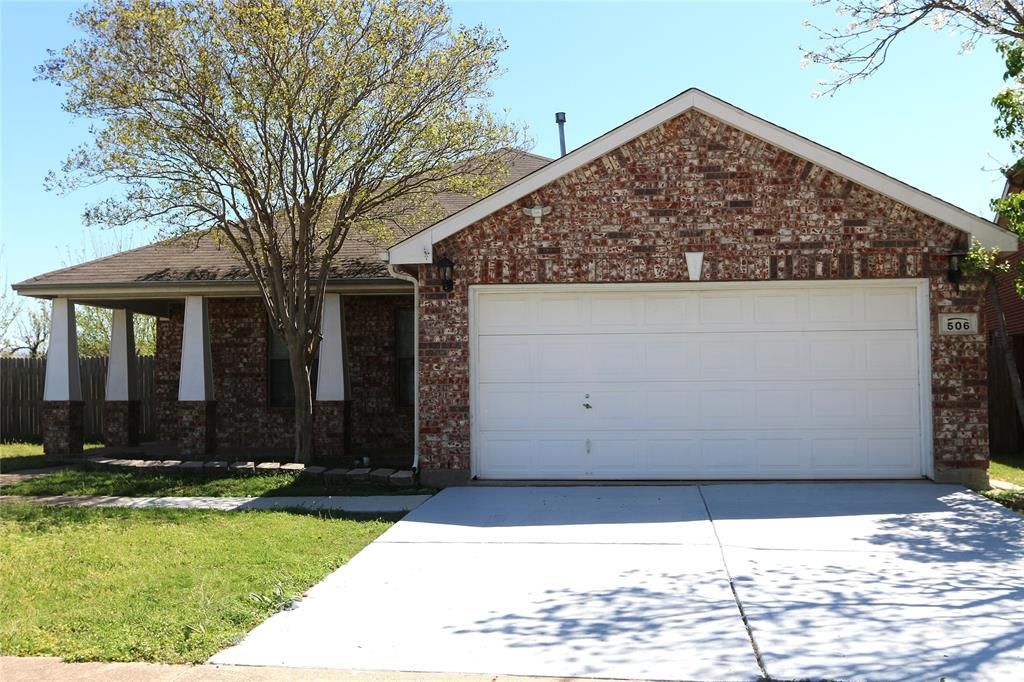 Photo of 506 Quartz Street, Arlington, TX 76002 (MLS # 21215224)