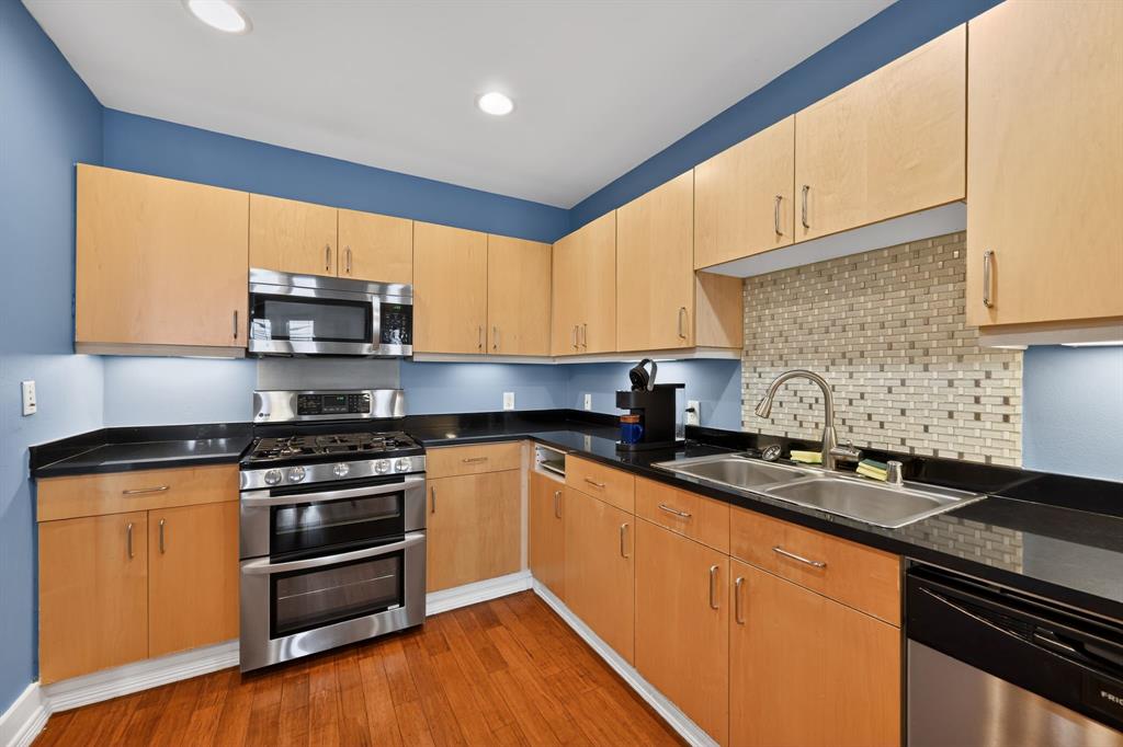 5055 Addison Circle 713