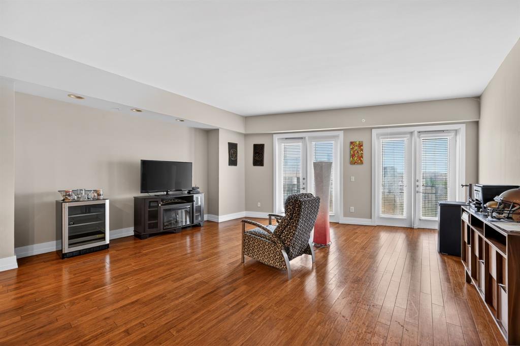 5055 Addison Circle 713