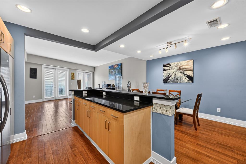5055 Addison Circle 713
