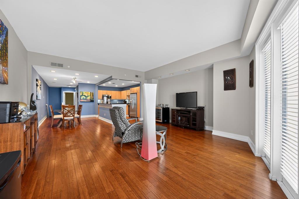 5055 Addison Circle 713