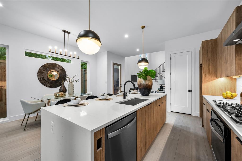 814 W 10th Street