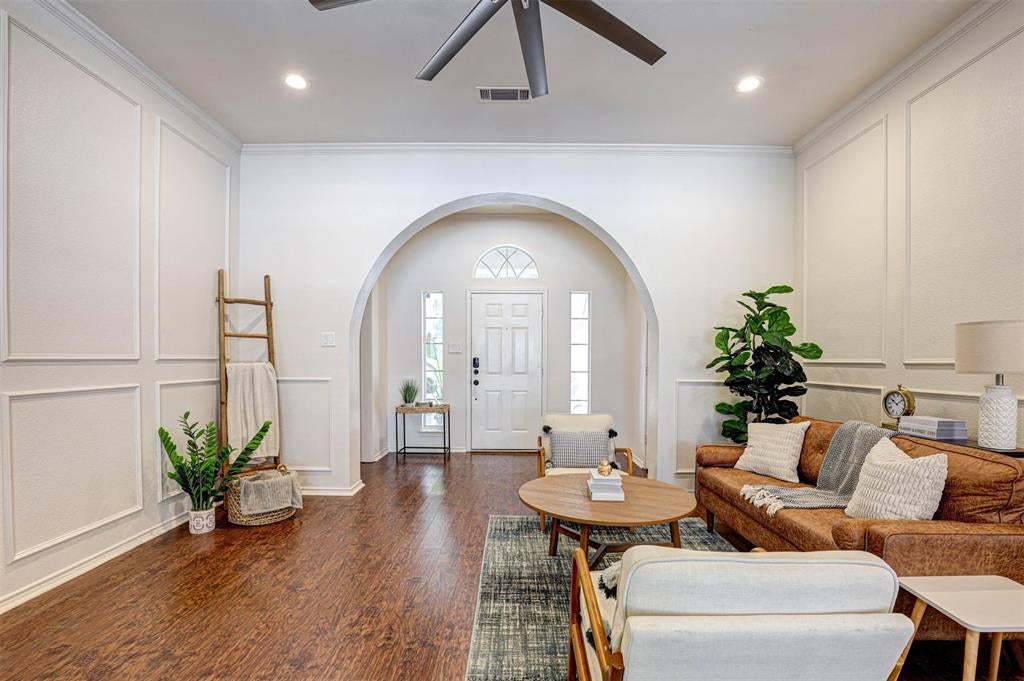 7104 Cook Circle