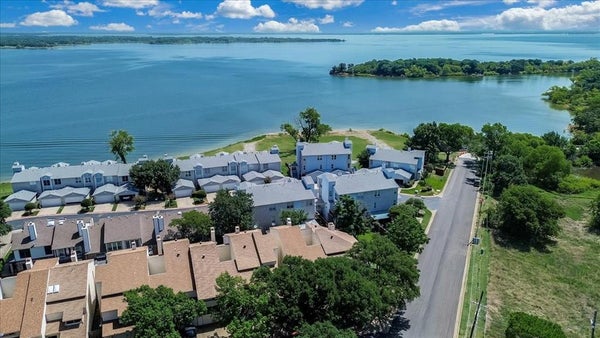 29 OAKBROOK DR, LEWISVILLE, TX 75057 - Image fcc02ae5dee41d94416eb118e6e8fd3f/2579542506