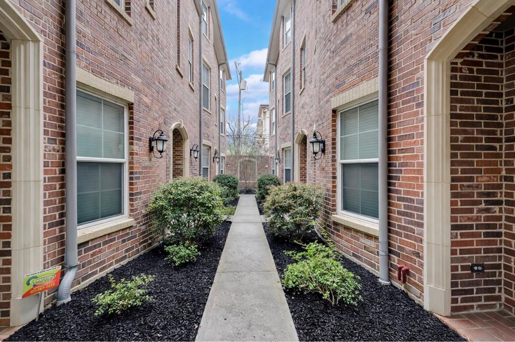 Ross Ave Brownstones - Residential