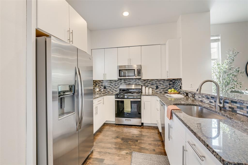 Ross Ave Brownstones - Residential