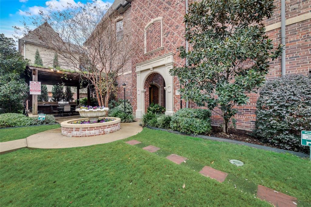 Ross Ave Brownstones - Residential