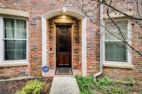 3200 Ross Avenue 28 Dallas TX 75204