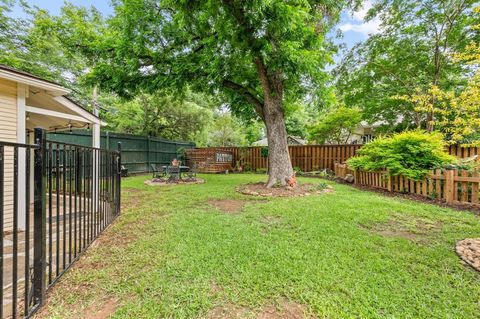 Tiny photo for 2307 5th Avenue, Fort Worth, TX 76110 (MLS # 21071358)