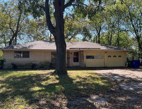 Photo of 108 E South Street, Whitesboro, TX 76273 (MLS # 21092235)