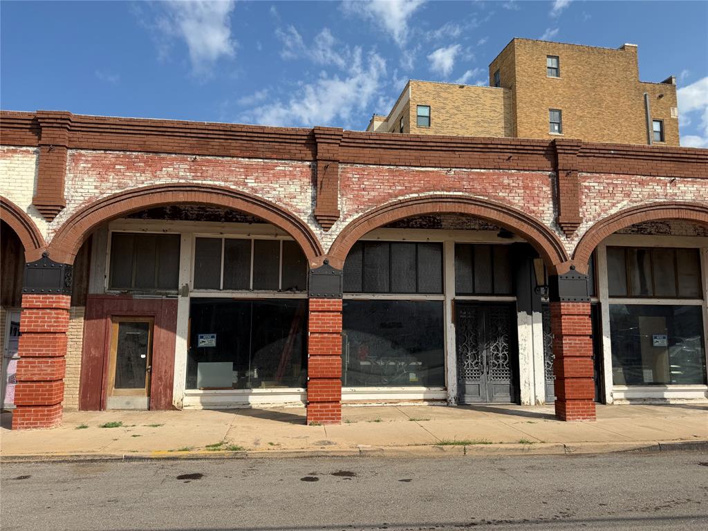 Photo 1 of 24 — 311 Brown Street, Brownwood, TX 76801