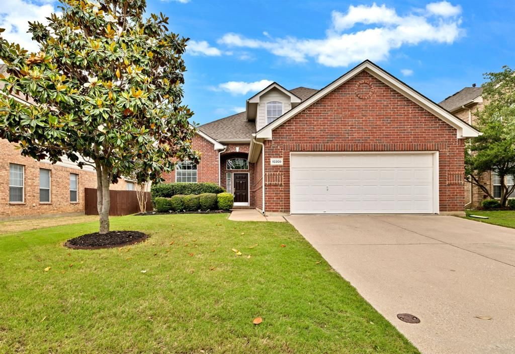 Photo of 10309 Stoneside Trail, Fort Worth, TX 76244 (MLS # 21248423)