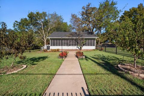 A home in Corsicana