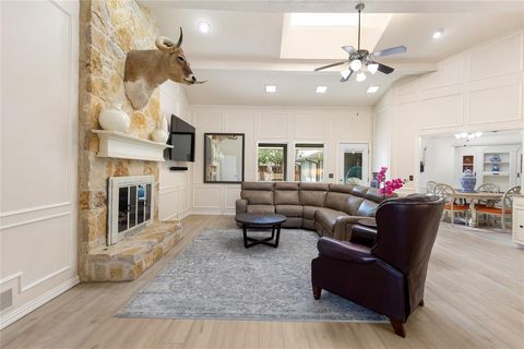 6818 Southpoint Drive Dallas TX 75248