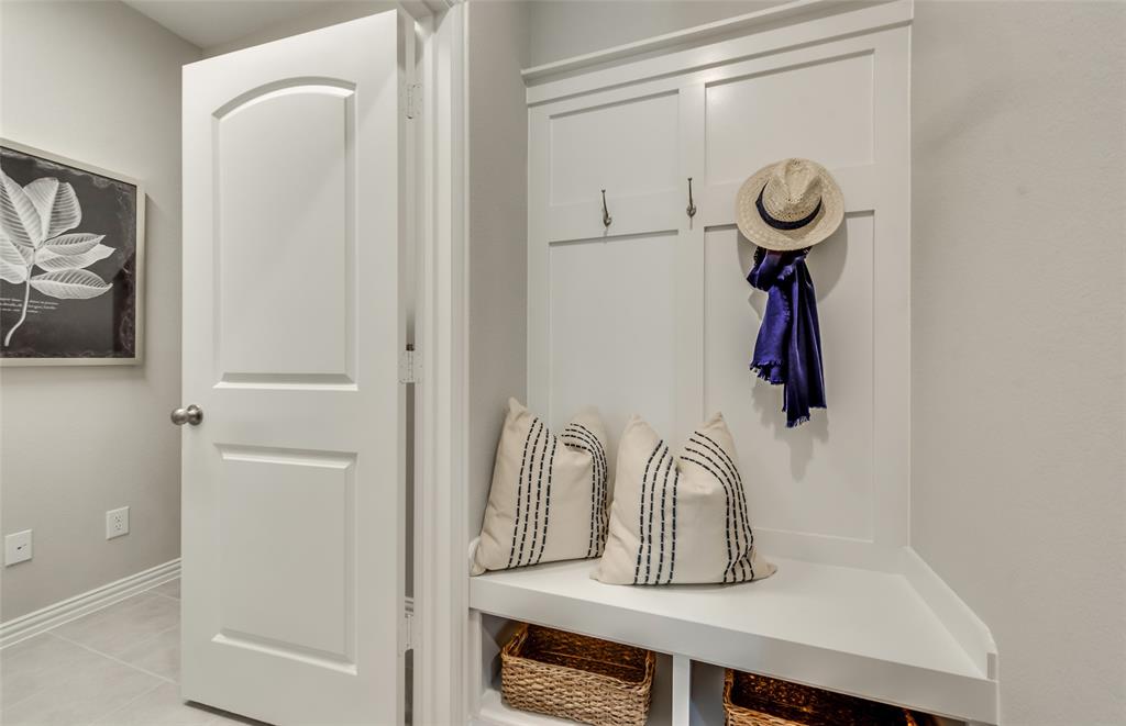 1717 Red Bud Trail