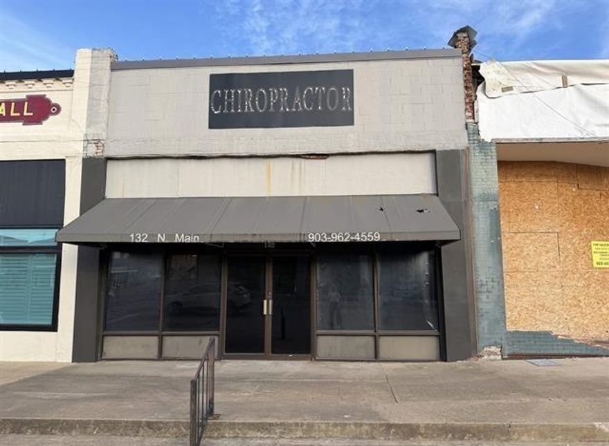 This was a chiropractic office previously . Has front office plus about seven additional offices. The back area is open for storage . This is a great opportunity for a new startup business in a great location with space galore! Offices could be rented out creating an income producing property!