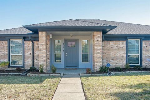 Photo of 4016 Lonesome Trail, Plano, TX 75023 (MLS # 21132470)