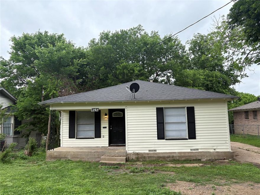 Ideal for investors looking to expand their portfolio or first-time homebuyers seeking a great starter home.  This renovated 2-bedroom, 1-bath property features fresh paint and carpet throughout. Kitchen with granite countertops, white cabinetry with chrome handles, detached garage, a spacious backyard, and is full of endless potential. Appliances will be installed prior to closing. Sold as-is, no repairs. Don't miss the opportunity to own a turnkey property just minutes from the heart of downtown Dallas close to dining, entertainment, major highways with easy access to public transportation.