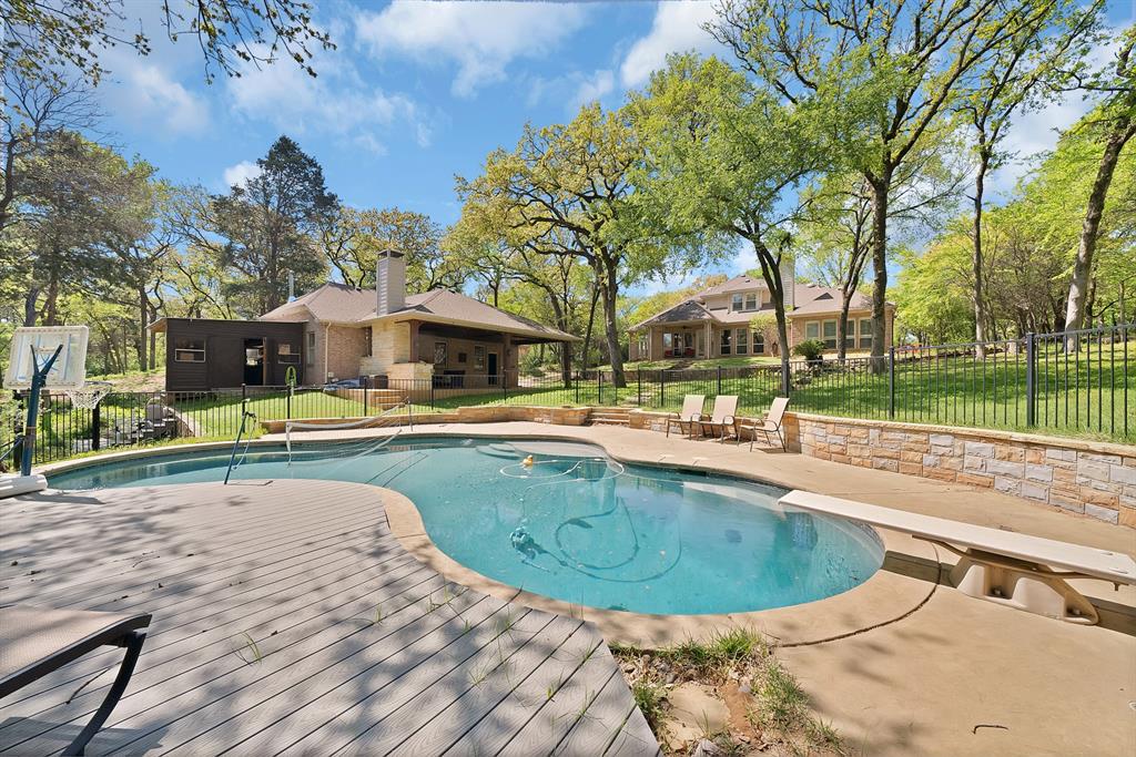 Emerald Sound At Lake Lewisvil - Residential