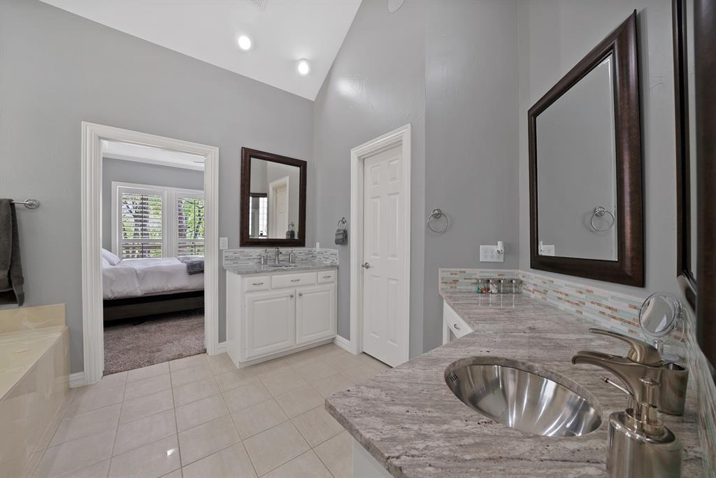 Emerald Sound At Lake Lewisvil - Residential