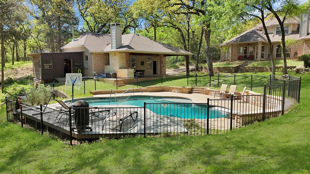 Emerald Sound At Lake Lewisvil - Residential