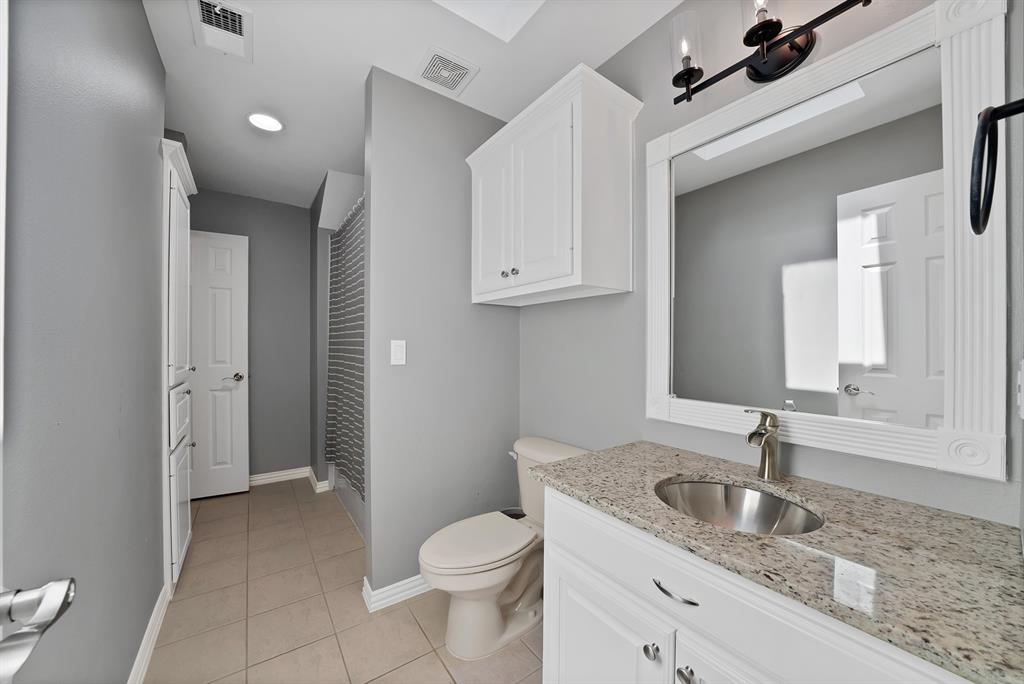 Emerald Sound At Lake Lewisvil - Residential