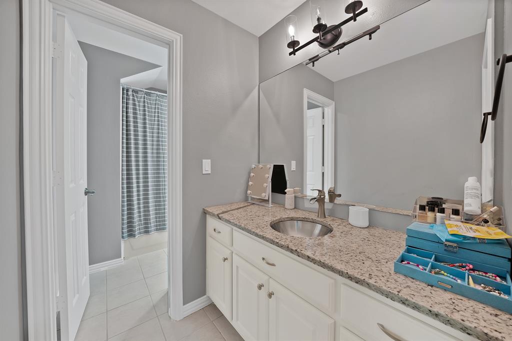 Emerald Sound At Lake Lewisvil - Residential