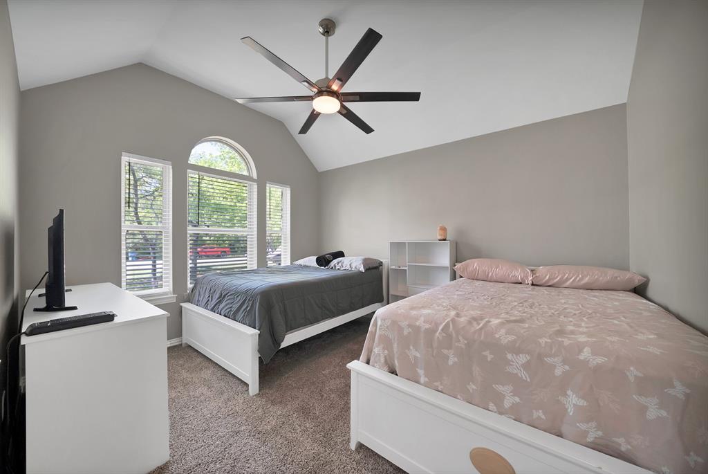 Emerald Sound At Lake Lewisvil - Residential