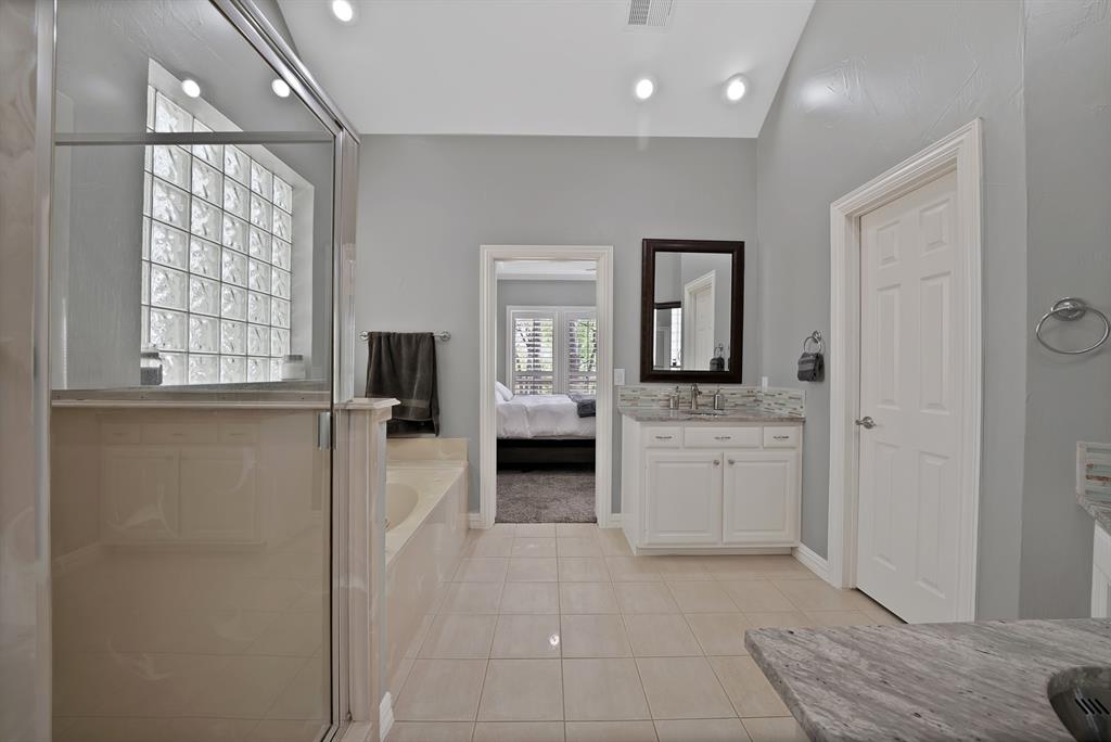 Emerald Sound At Lake Lewisvil - Residential