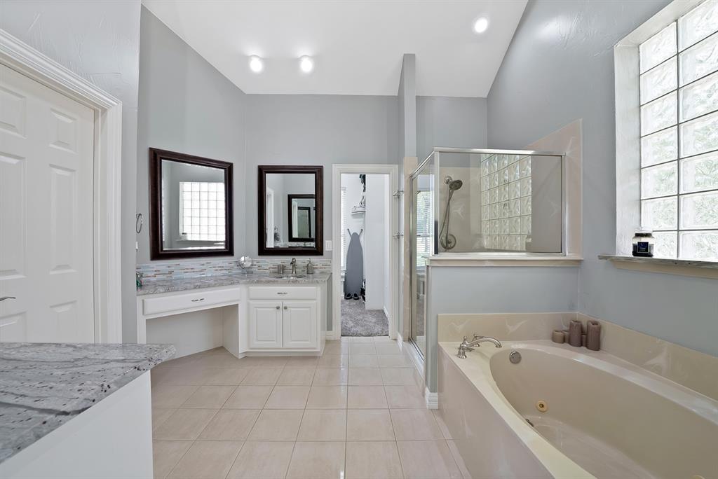 Emerald Sound At Lake Lewisvil - Residential
