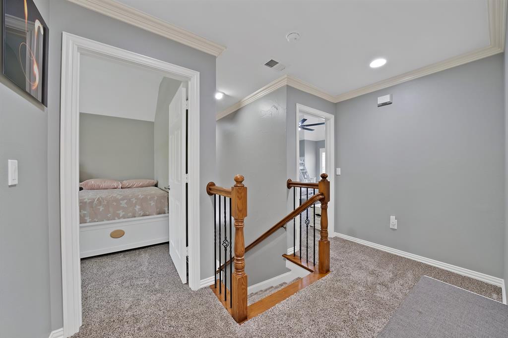 Emerald Sound At Lake Lewisvil - Residential