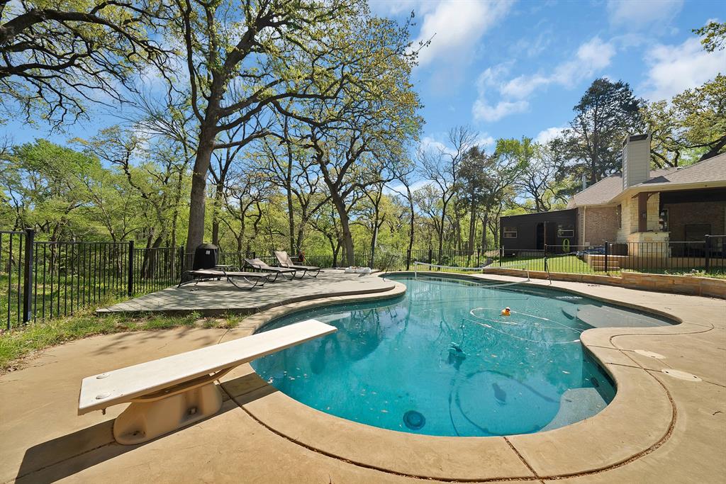 Emerald Sound At Lake Lewisvil - Residential