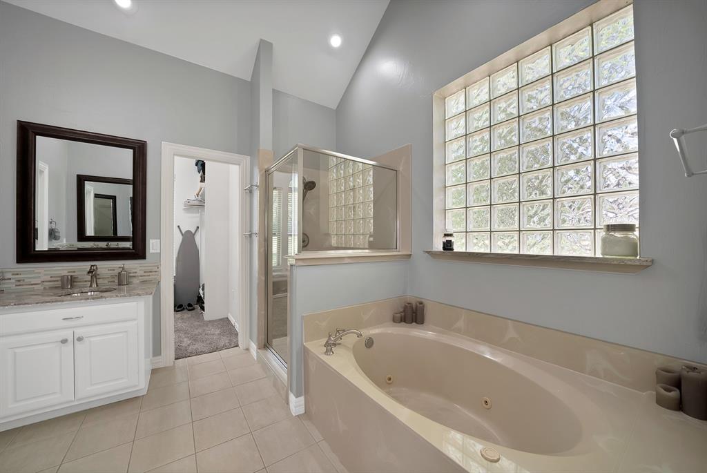 Emerald Sound At Lake Lewisvil - Residential