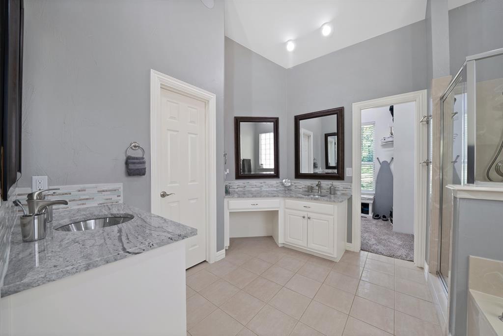 Emerald Sound At Lake Lewisvil - Residential