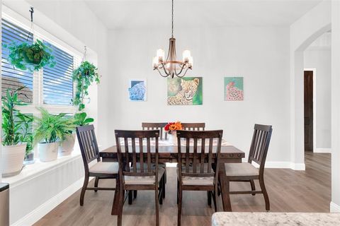 Tiny photo for 2112 Hill Crest Court, Weatherford, TX 76086 (MLS # 21123140)