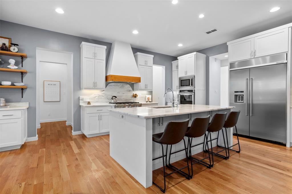 8008 Bella Flora Court