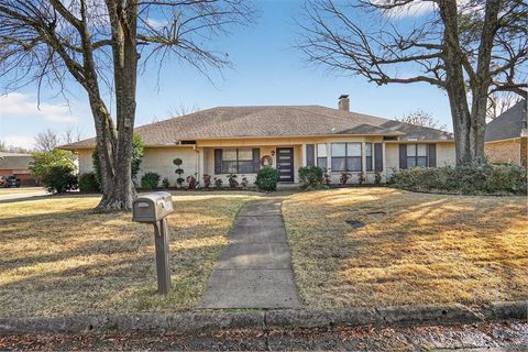 Photo of 4120 Holbrook Street, Paris, TX 75462 (MLS # 21198020)