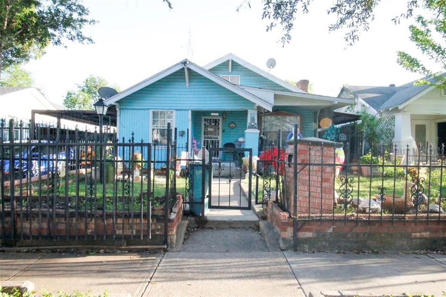 Prime investment opportunity situated in the HEART of Oak Cliff! Investors, seize this fantastic opportunity! This property boasts 7 bedrooms, 2.5 bathrooms, an 18x9 sunroom for the plant lovers, 10x14 storage space, a detached 15x10 mother-in-law suite complete with an additional full bath in the back, and an oversized driveway with a covered carport that could fit up to 5 vehicles. Less than a 5 minute drive from HIP Bishop Arts District. The possibilities are endless! The property is being sold AS IS. All information contained herein deemed reliable but not guaranteed. Buyer(s) to verify all information including schools, square footage, dimensions, etc. Seller does not have survey.