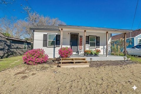 Photo of 511 Wyatt Street, Waxahachie, TX 75165 (MLS # 21132375)