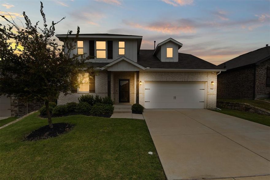 Welcome to 2304 Ravensway Rd – A Beazer Signature Collection Home!-RELOCATION-SELLER VERY MOTIVATED-LEASE OPPORTUNITIES-WILL CONSIDER SHORT TERM (6 & 9 MONTHS) OPTIONS FOR LEASE TO OWN ONLY-SPECIAL INCENTIVES WILL BE OFFERED IF APPROVED
This stunning 4-bedroom, 2.5-bath home offering a perfect blend of style, comfort, and functionality with a dedicated home office.
Inside, you’ll find an open-concept floor plan with modern finishes throughout, ideal for both family living and entertaining. The gourmet kitchen flows seamlessly into the dining and living areas, while the spacious primary suite provides a relaxing retreat with a luxurious ensuite bath and walk-in closet.Location is unbeatable—Noble-Reed Elementary is just 29 yards away, making school drop-offs a breeze. This vibrant community features resort-style amenities including three clubhouses, a kiddie pool & splash pad, an Olympic competition pool, adult soaking pools, walking trails around the lake, and a nature preserve within Wildcat Prairie. Commuters will love the convenience—just 4 minutes to U.S. 175, 20 minutes from Downtown Dallas, and 45 minutes to major DFW employment hubs like Plano, Frisco, Richardson, and the Mid-Cities via I-635 minutes away.
Don’t miss this opportunity! Schedule your showing today and experience all this home and community have to offer.