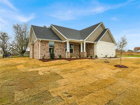 A home in Leonard