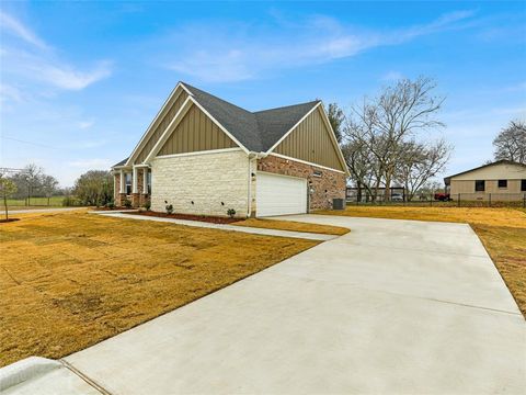 A home in Leonard