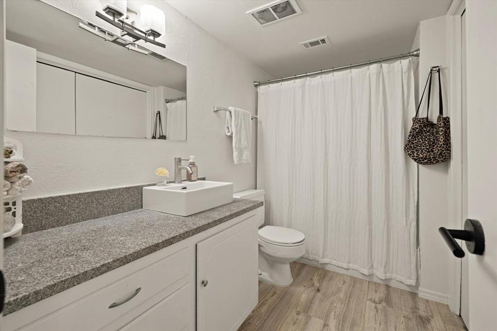 Ridglea Estate Condo - Residential Lease