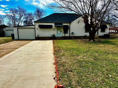 616 W Hammond Street Lancaster TX 75146