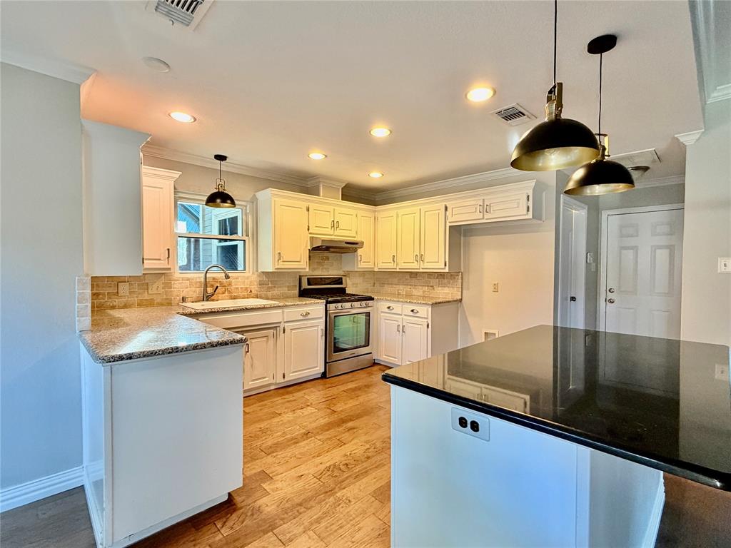 2937 Sweet Briar Street