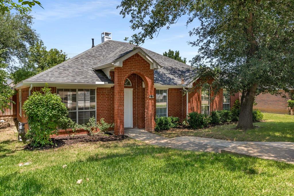 935 Royal Oaks Drive