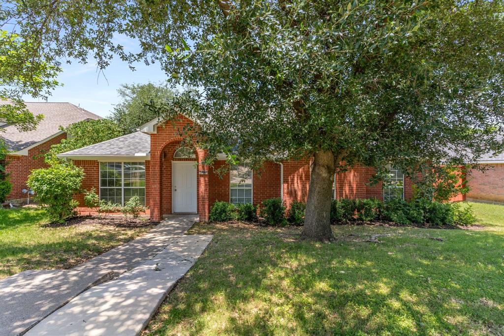 935 Royal Oaks Drive