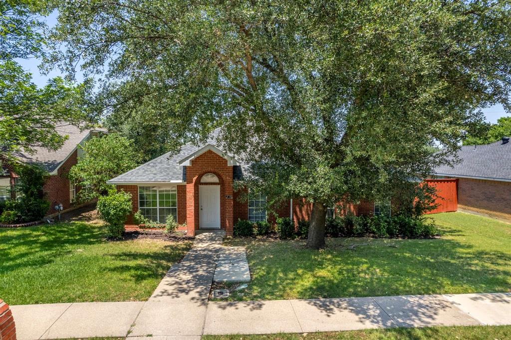 935 Royal Oaks Drive